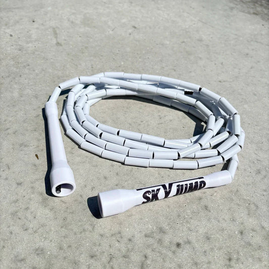 Corde perlée blanche SkyJump Sky Frost pour débutants et experts, idéale pour l’apprentissage et le freestyle.