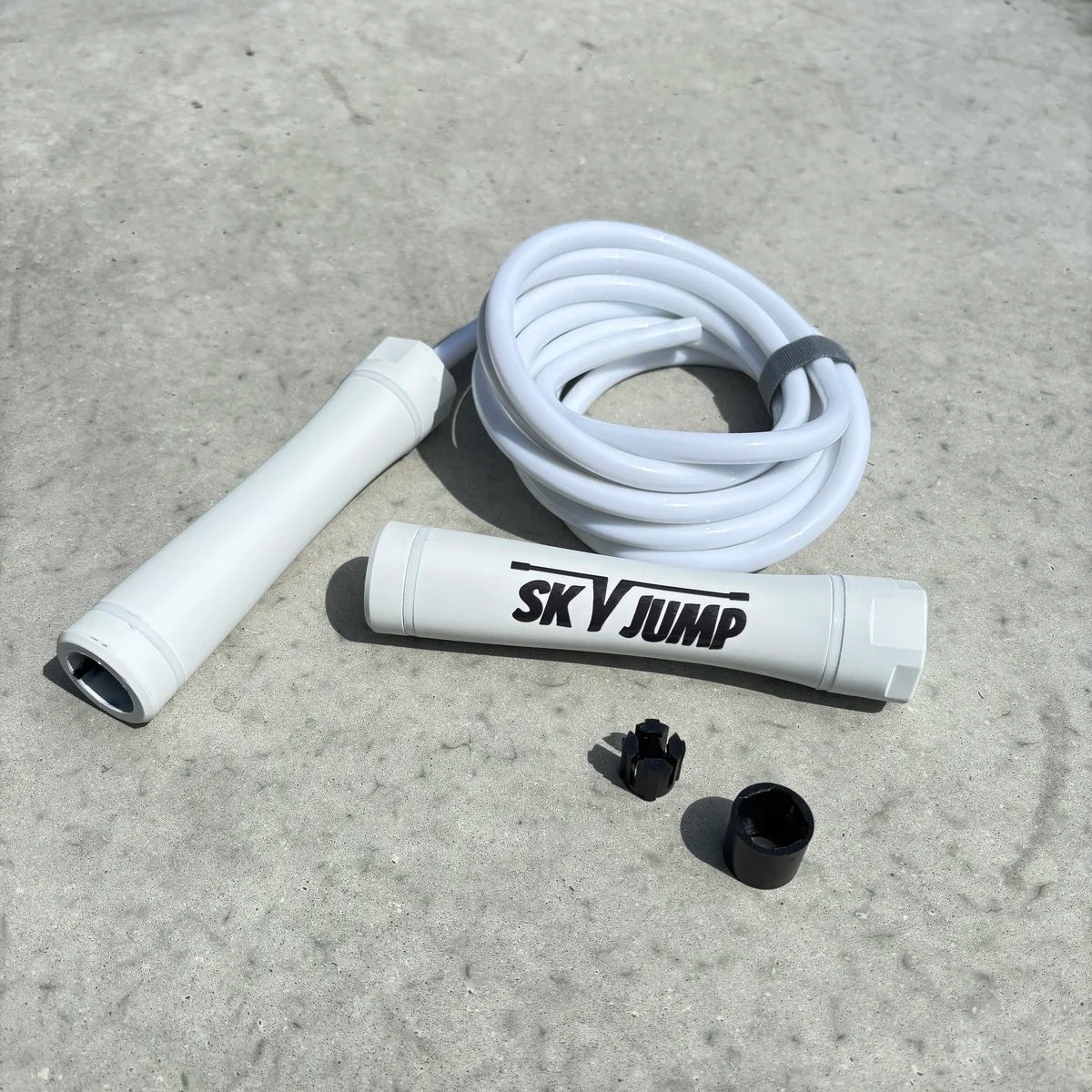 Corde à sauter lestée White Force 500g, robuste et maniable Skyjump
