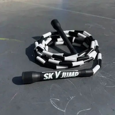 Corde à sauter perlée noire et blanche – Poignées incassables, Freestyle Sky Jump