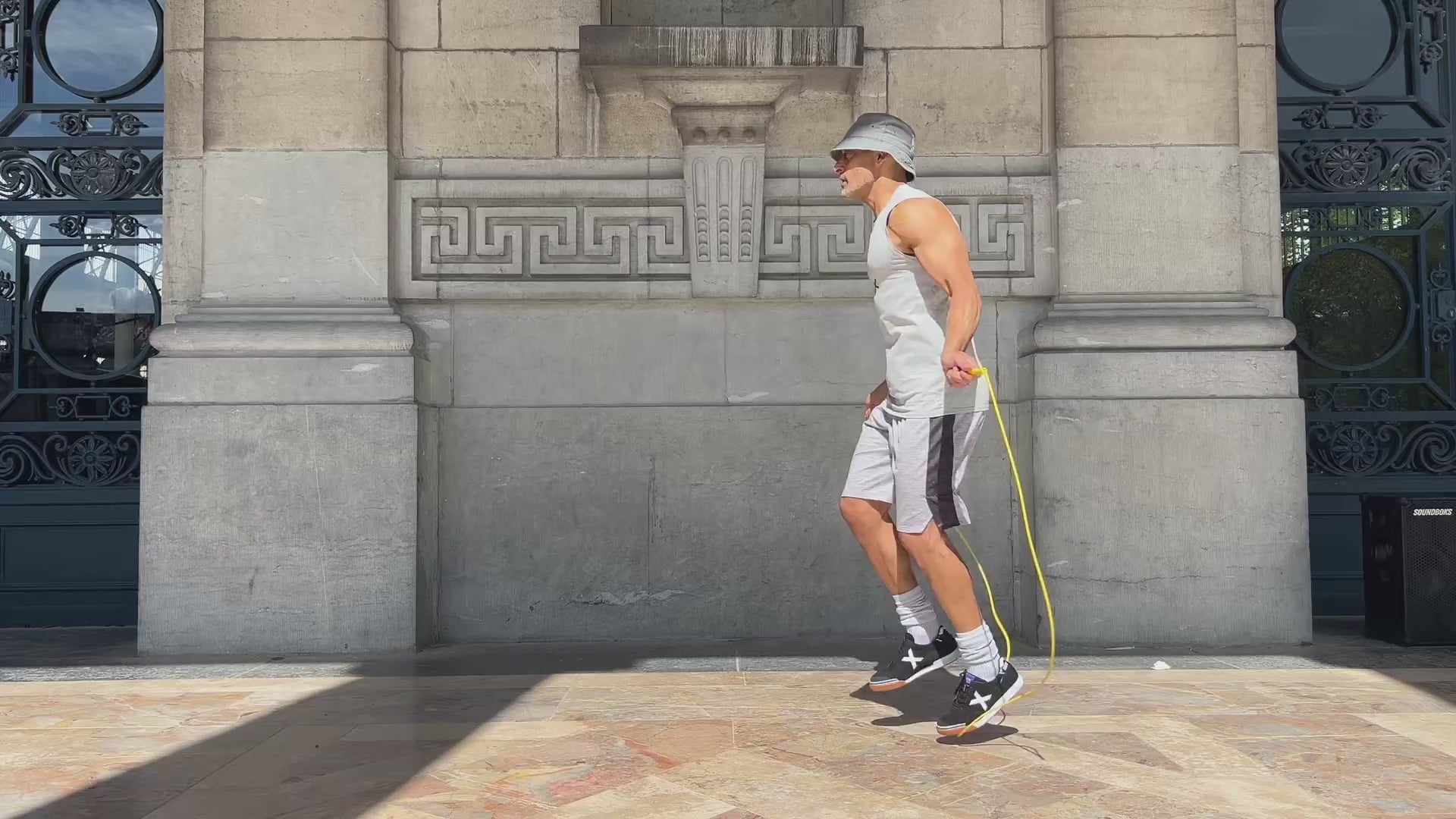 Charger la vidéo : Vidéo d’entraînement à la corde à sauter SkyJump